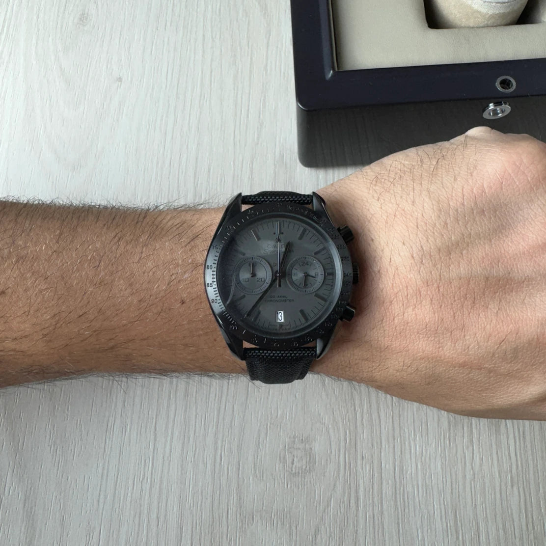 OMEGA SPEEDMASTER PRETO NYLON 44MM