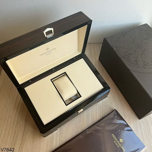 PATEK PHILIPPE NAUTILUS PRATA PRETO COURO 40MM