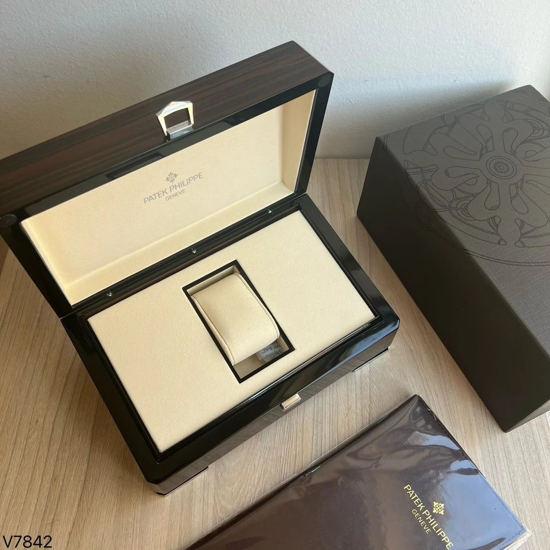 PATEK PHILIPPE NAUTILUS PRETO 40MM