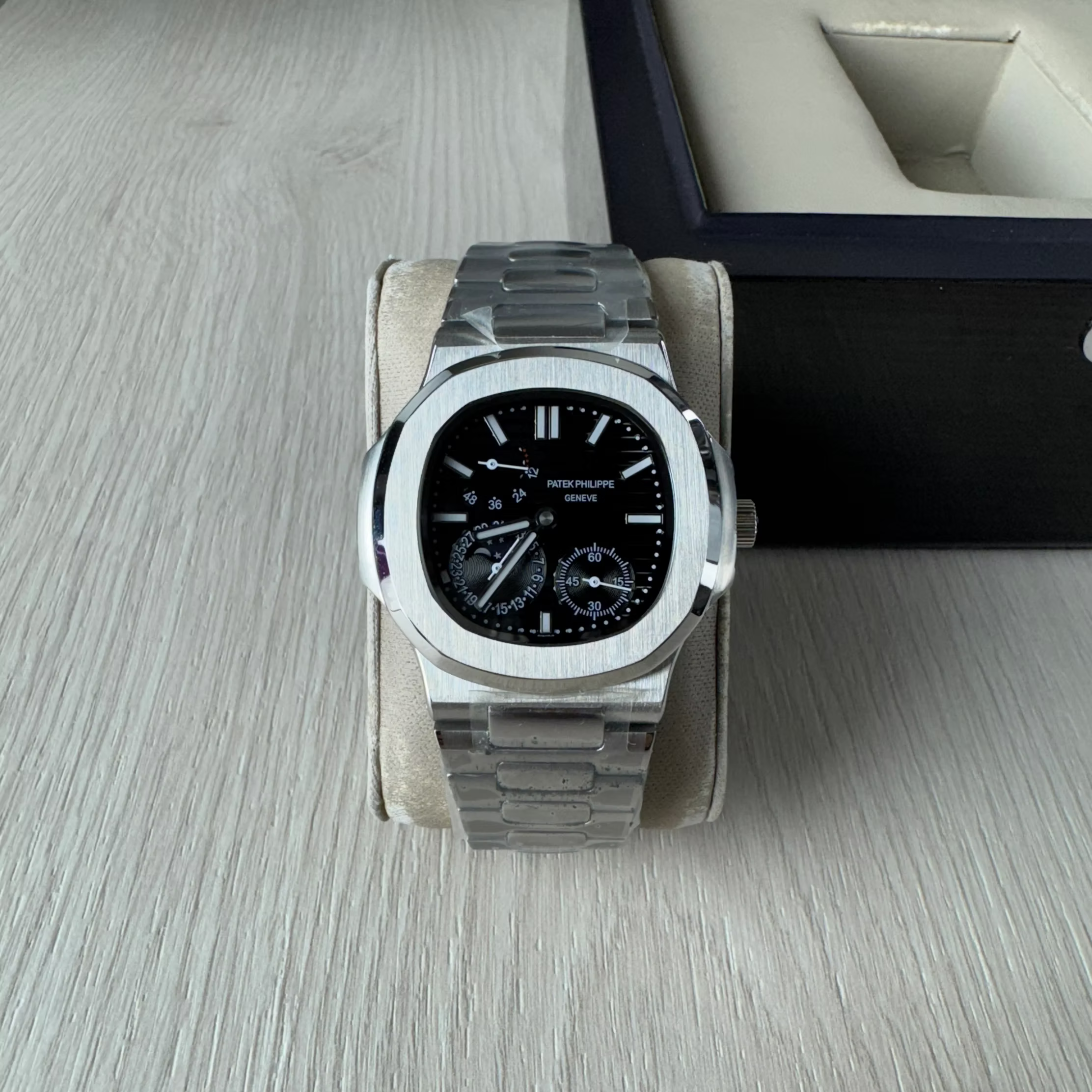 PATEK PHILIPPE NAUTILUS PRETO 40MM