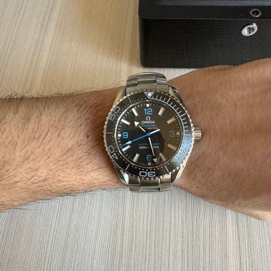 OMEGA SEAMASTER ULTRA DEEP PRETO 45MM