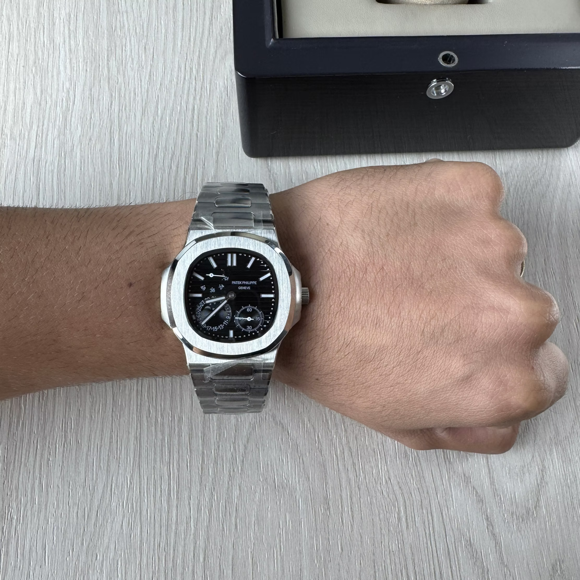 PATEK PHILIPPE NAUTILUS PRETO 40MM
