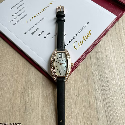 CARTIER TONNEAU ROSE BRILHANTE COURO 23MM FEMININO