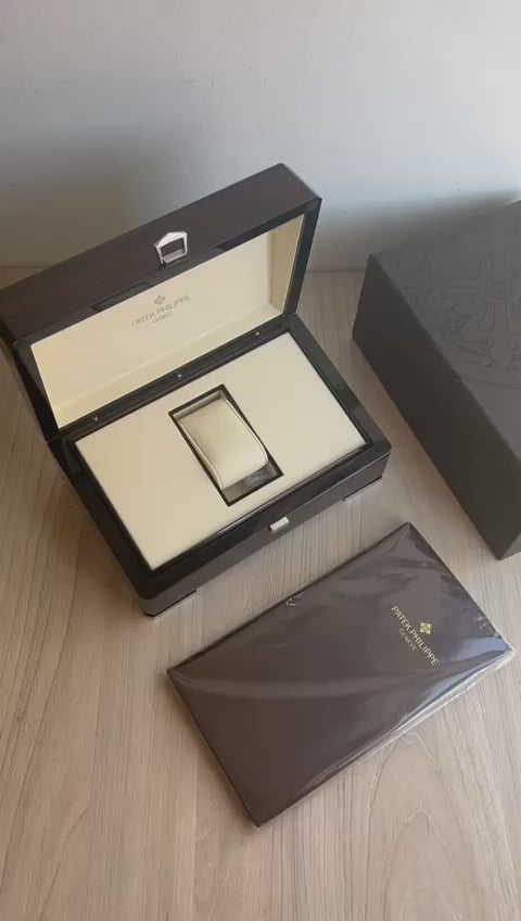 PATEK PHILIPPE NAUTILUS PRATA PRETO COURO 40MM