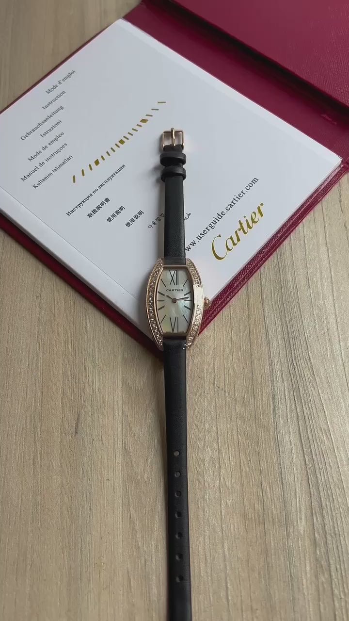 CARTIER TONNEAU ROSE BRILHANTE COURO 23MM FEMININO